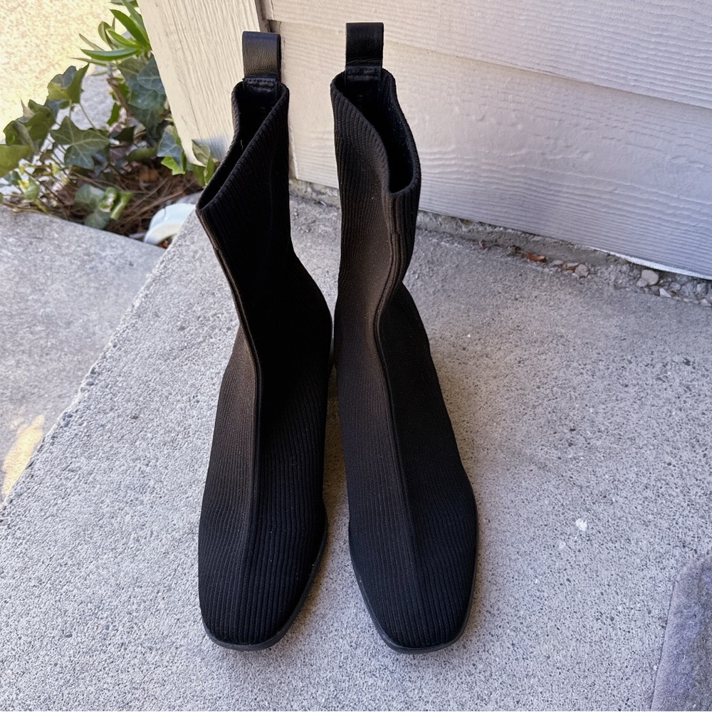 Everlane Black Ankle Booties Sleek Stretch Design